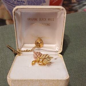 Vintage 10kBlack Hills Gold Leaf Tie Tac